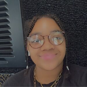 Meet your Posher, Latisha